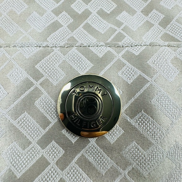 Tommy Hilfiger Light Tan Crossbody Logo Pattern Bag / Purse Small/Medium - Picture 2 of 11